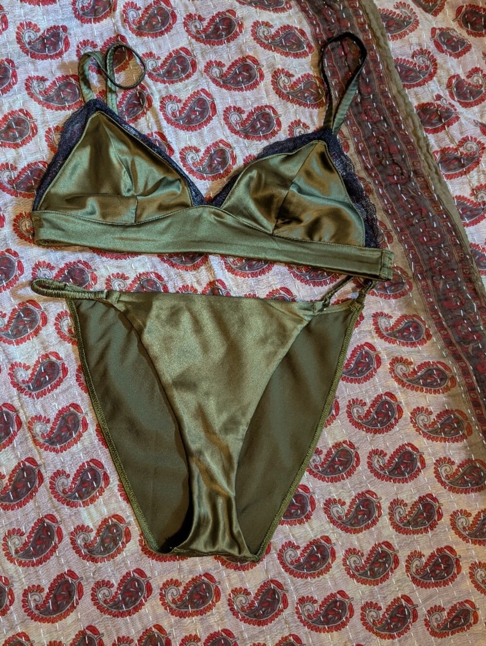 Parade Glow Satin Lace Set Dirty Martini M
